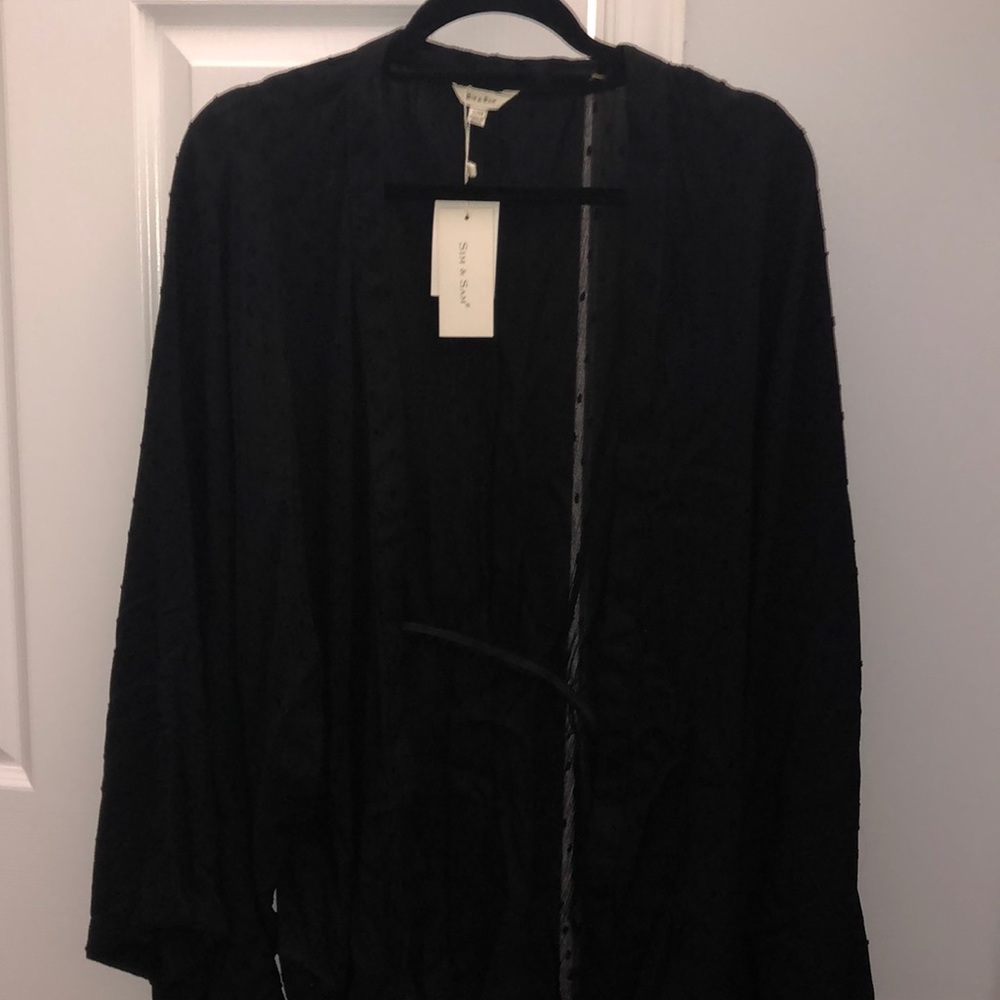 Women’s size small light-weight shrug